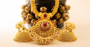 Gold Prices Surge Amid Dollar Weakness: A New Rally in Precious Metals