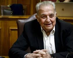 Ο δήμος έχει πάρει το αυτοκίνητο του πρώην υπουργού του συριζα αλέκου φλαμπουράρη και δεν πρόκειται για κλοπή, σύμφωνα με όσα προέκυψαν από την έρευνα του αστυνομικού τμήματος. Alekos Flampoyrarhs Arxeia Dailypost Gr