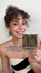 Audífonos Dior x Rihanna x Bose Open Earbuds