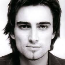 Simon Thomas to star in Legally Blonde