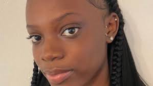 Auntie Anne's worker pursues her dream amid COVID-19 pandemic