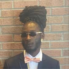 Has anyone noticed it smells like straight up 💩 outside today... why?