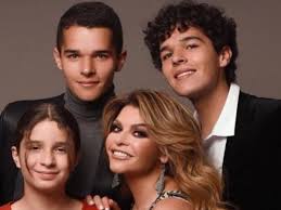 El compositor mexicano falleció a causa de un paro cardíaco el. Hijo De Itati Cantoral Presenta A Su Guapa Y Joven Novia