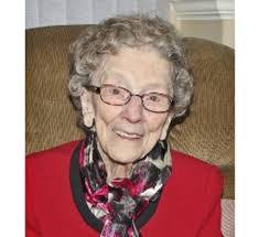 Elizabeth Deleeuw's Instagram, Twitter & Facebook