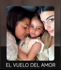 Salvador: no te equivoques cariño. Aida: no lo hago papa, así como escuché  que estuvo muy enamorada se que de mi está perdidamente enamorada. Angela:  pero por qué tienes que hacer tantas