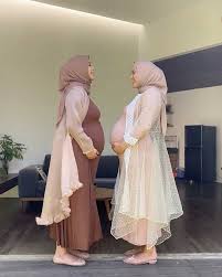 Citra kirana adalah remaja kelahiran bogor yang berprofesi sebagai artis. Hamil Bareng Citra Kirana Ini Harapan Erica Putri Untuk Bayinya
