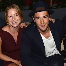 The actress, 34, revealed she has welcomed her first child with husband josh bowman. Emily Vancamp Marries Revenge Costar Josh Bowman In The Bahamas