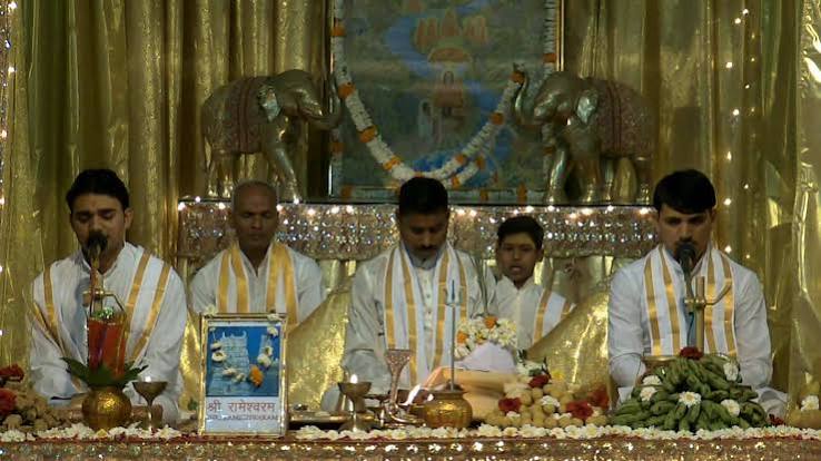 1870 pic of a Pandit reading the Shastras