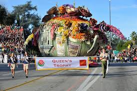 Rose Parade Because It S Amazing What People Can Do With Flowers And The Bands Are Top Notch A New Ye Rose Parade Tournament Of Roses Parade Rose Bowl Parade