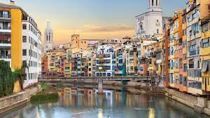 Girona is a city in northern catalonia, spain, at the confluence of the ter, onyar, galligants, and güell rivers. Yellow Hollidays Girona Wohnung Girona