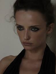 Нара Сміт на дроті 😃