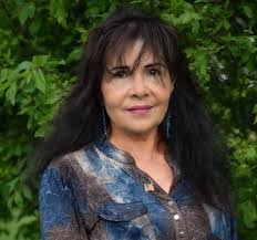 Pamela Azar's Instagram, Twitter & Facebook