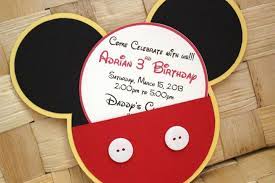 In this video, i show you how to create your very own mickey mouse birthday invitations. Pin By Alessandra Lima Marques On Festas Mickey Mouse Birthday Invitations Mickey Mouse Invitation Mickey Mouse Clubhouse Birthday Party