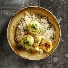 Grammelknodl Mit Krautsalat Rezept In 2020 Krautsalat Krautsalat Rezepte Rezepte
