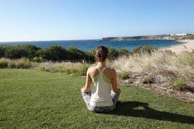Weiße traumstrände, romantische buchten & felshöhlen. Yoga Am Meer Martinhal Hotel Beach Resort In Sagres Portugal Mit Yogavideo Follow Your Trolley Reisen Yoga Mit Jeanette