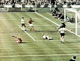 Events from the year 1966 in the united kingdom. Zum Jubilaum Des Wm Finals Von 1966 Latte Linie Tor Wer Weiss Das Schon Sport Tagesspiegel