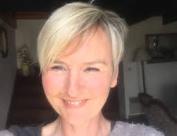 Liz Kirkland's Instagram, Twitter & Facebook