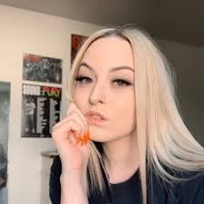 Crystal Clausen's Instagram, Twitter & Facebook