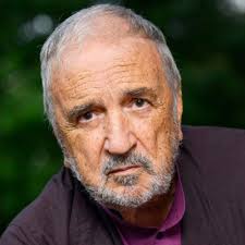 Toute sa vie, il l'a consacré à la littérature, l'écriture, le cinéma, mais aussi la chanson. Jean Claude Carriere Speaking Tiger Books Speaking Tiger Books