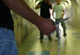 Spedizione squadrista contro due ragazze trans: violenza transfobica a  Sassari, il video - Gay.it