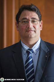 A rektor szeptember második részére várta az újabb emelkedést. Rector Semmelweis University