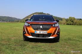 peugeot 2008 ii mit gefletschten zahnen newcarz de