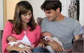 His wife, his father, mother, kids(if they travel), his two coaches severin and ivan and his physical trainer. Federer Rejoins Tour With Babies In Tow The New York Times