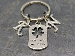 Personalisierter Schlusselanhanger 2 Buchstaben Kleeblatt You Are My Only Paar Anhanger Geschenk Freund Geschenk Freundin
