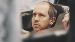 Sebastian vettel zeigt seine neue frisur. Formel 1 Sebastian Vettel Uberrascht Mit Neuer Frisur Zum Start Bei Aston Martin
