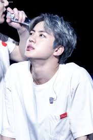 He is a brilliant entertainer who is famous all over the world as an internet celebrity and a singer who kim taehyung education: Sugablinkeu Twitter