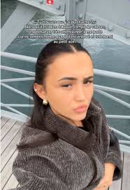 Jade Jean (@jadejean)'s videos with On peut résister à la beauté mais pas  au charme