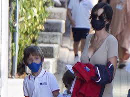 Archivo de noticias en colombia y el mundo sobre sara carbonero. El Incidente De Iker Casillas Y Sara Carbonero En La Vuelta Al Cole De Sus Hijos Chic