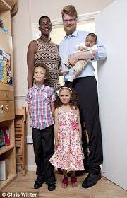 The Family Everyone Looks Up To He S 7ft She S 6ft 5in And Their New Fall Family Photo Outfits Family Photo Outfits Fall Color Schemes Family Photo Outfits