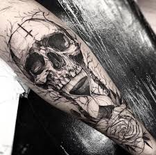 Amazing Skull Hourglass Tattoo By Freda Oliveira Tattoo Tattoo Ideen Tatowierungen Tattoo Sanduhr Totenkopf