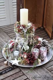 Hier Eine Adventsdeko Bestehend Aus Einem Teller Ein Gesteck Mit Kerze Einer Krone Mit Teelicht Und Bastelprojekte Weihnachtsdekoration Adventsdeko Teelicht