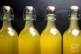Je pense en tous cas plus particulièrement au rhum, qui contient, à ce que j'ai pu lire, environ 50% d'eau pour 50. Comment Faire De L Alcool Maison Les Bases Technique 61 Degres