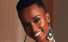 Đương kim Hoa hậu Hoàn vũ muốn Hoàng Thùy đăng quang