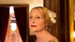 RECENZE: Odpudivá až odporná. Hvězda Varů Patricia Clarksonová vítězí