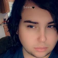 Evan Ray's Instagram, Twitter & Facebook