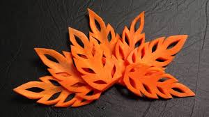 A Simple Carrot Leaf Design Beginners Lesson 17 By Mutita The Art Of Fruit And Vegetable Carving Vegetable Carving Fruit And Vegetable Carving Food Garnishes