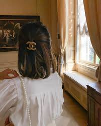 Hope You Are Having A Good Start Of The Week Ps Wearing Brooches As Hairclip Is My Fav Thing Hair Styles Hairstyle Short Hair Styles