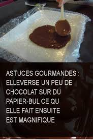 Astuces Gourmandes Elleverse Un Peu De Chocolat Sur Du Papier Bul Ce Qu Elle Fait Ensuite Est Magnifique Chocol Desserts With Biscuits Biscuit Cake Desserts