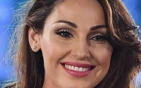 Ecco le parole della cantante. Anna Tatangelo Chi E Quanto Guadagna Patrimonio Cifre