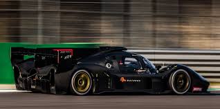 The scuderia cameron glickenhaus scg 003 (developed under the code name p33) is a limited edition sports car and racing car developed and manufactured by american boutique car maker scuderia cameron glickenhaus llc. El Glickenhaus 007 Lmh Ya Grita A Pleno Pulmon En Monza