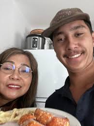 Quick meal for my young boy! A tough day at work easy to pleased .. he's a  total food critic, NOT! 😂