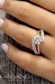 30 Utterly Gorgeous Engagement Ring Ideas Hand Crafted Halo Vintage Or Rose Gold Top Engagement Rings Engagement Rings Twisted Gorgeous Engagement Ring