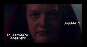Le gouvernement d'une société totalitaire du futur est confronté à un défi : La Servante Ecarlate Page Fr Serie Roman