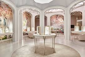 Chaque année, tous les yeux de la profession et ceux des amateurs sont rivés sur le salon mondial de l'horlogerie et de la bijouterie en suisse, plus connu sous le nom de baselworld. Enter The Enchanting Nature By Van Van Cleef Arpels Facebook