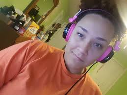 Violet Walton‏ (‎@MySweetCoconut)