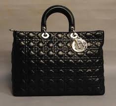 Christian Dior Grand Sac Lady Dior Cuir Agneau Noir Cannage Capitonne Et Surpique Noir Accastillage Argente Grand Mod Sac Lady Dior Lady Dior Grands Sacs Dan heb je geluk, want hier zijn ze. grand sac lady dior cuir agneau noir